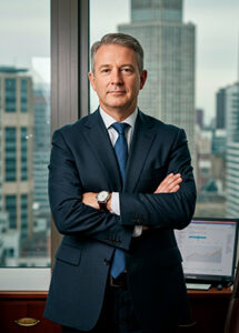 Porträt von Marcus Thorne, iGaming-Branchenanalyst bei WinTops Games Ltd, in einem Exekutivbüro